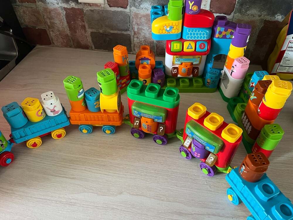 LeapFrog LeapBuilders ABC Smart House and 123 Counting Train Interactive Buildin